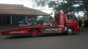 Mobil derek towing Cilandak Jakarta