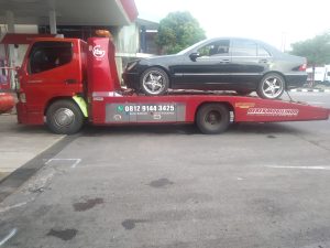 Butuh jasa derek towing pesanggrahan 081385550003