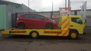 Layanan jasa derek mobil Ciputat 081385550003