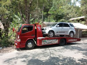 Butuh jasa towing mobil